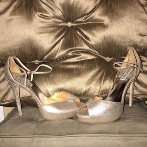 Badgley Mischka Violetta Satin Pumps Platinum 9.5